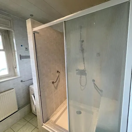 Fun 3-bedroom With Balcony Apartament Miluza