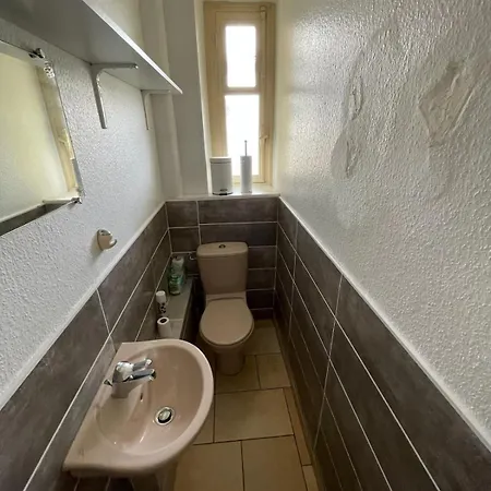 Fun 3-bedroom With Balcony *